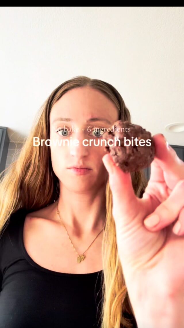 What else could you want in life? Crunch, chocolate and bite sized? Comment crunch for the recipe ane follow me for more!