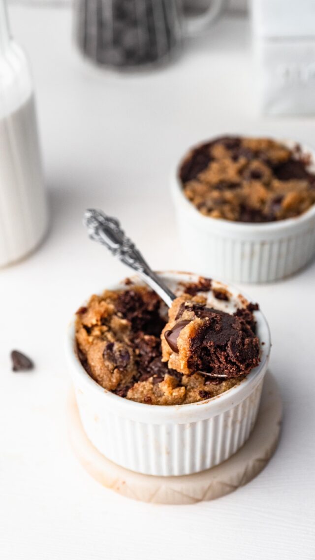 Best of both in one quick and easy microwave dessert! 

The brownie base is like a flourless chocolate cake, the topping is gooey cookie topping!! 

Follow me & Comment Brookie for the recipe link sent to you! 
#glutenfree