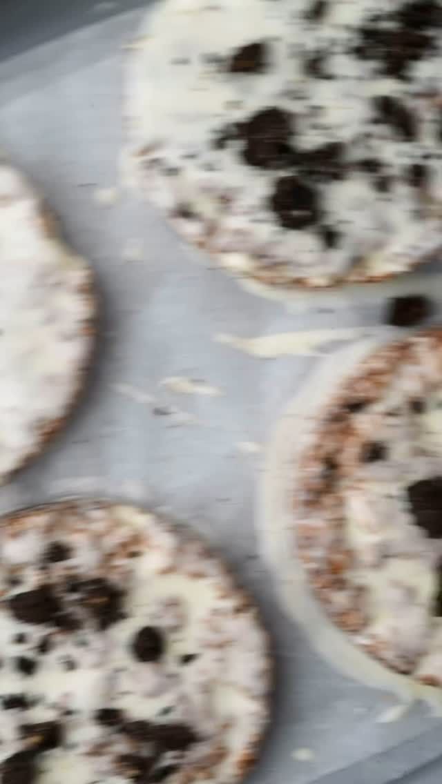 Elevate your rice cakes— add white chocolate and a homemade Oreo crumble. So worth it! Comment cakes for the recipe and follow me for more snacks!